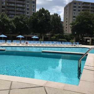 Meet your Posher, Ione